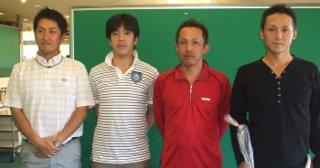 入賞者です。左からベスグロの中村さん、３位の沖原さん、優勝の長田さん、準優勝の有井さん